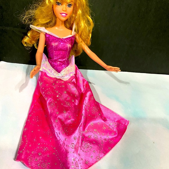 DISNEY VINTAGE 2005 SLEEPING BEAUTY PRINCESS AURORA COLLECTABLE DOLL 11.5” - Picture 7 of 11